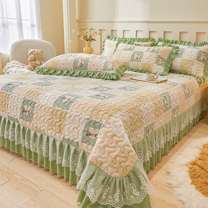 91家纺网 家纺一手货源 找家纺 （总）艾裙海 2025新款蕾丝边牛奶绒床盖三件套