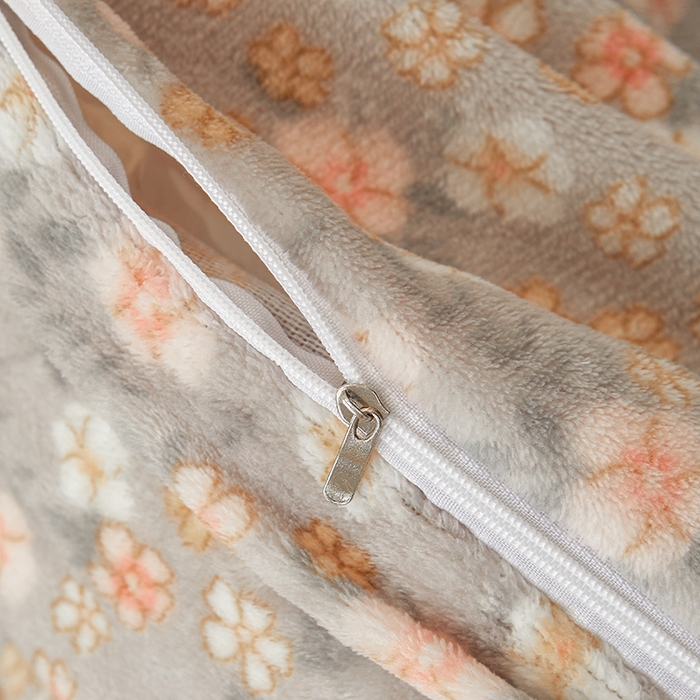 91家纺网 家纺一手货源 找家纺 艾裙海 2025新款蕾丝边牛奶绒床盖三件套 花间兔