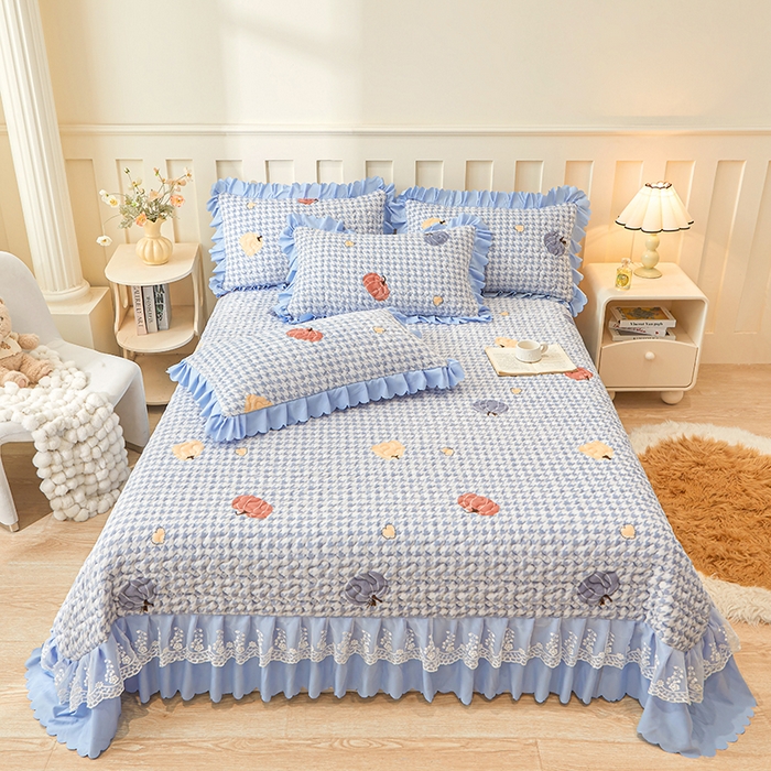 91家纺网 家纺一手货源 找家纺 艾裙海 2025新款蕾丝边牛奶绒床盖三件套 南瓜派-兰