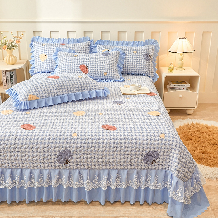 91家纺网 家纺一手货源 找家纺 艾裙海 2025新款蕾丝边牛奶绒床盖三件套 南瓜派-兰