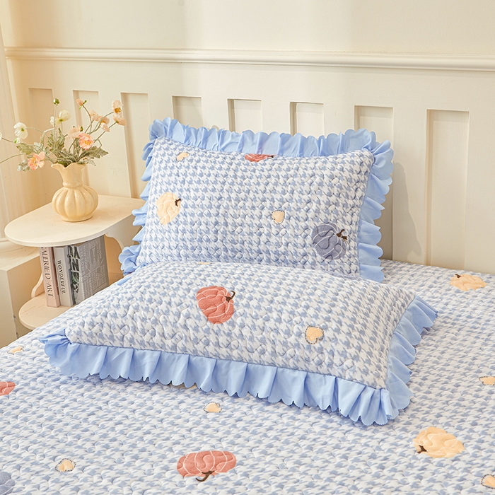 91家纺网 家纺一手货源 找家纺 艾裙海 2025新款蕾丝边牛奶绒床盖三件套 南瓜派-兰