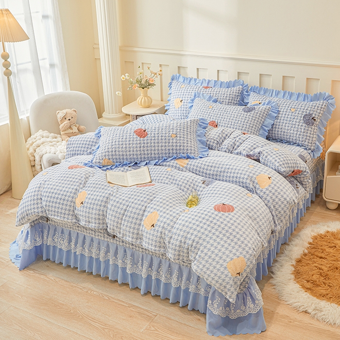 91家纺网 家纺一手货源 找家纺 艾裙海 2025新款蕾丝边牛奶绒床盖三件套 南瓜派-兰