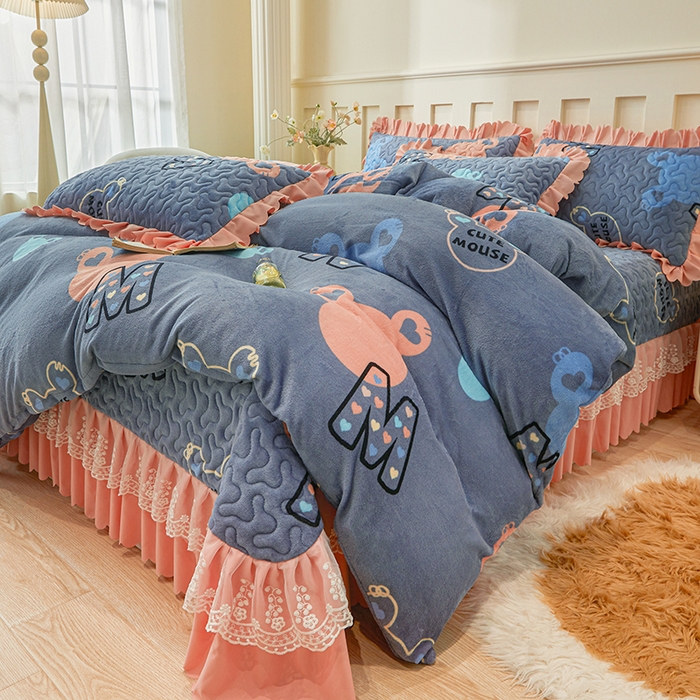 91家纺网 家纺一手货源 找家纺 艾裙海 2025新款蕾丝边牛奶绒床盖三件套 米奇妹妹