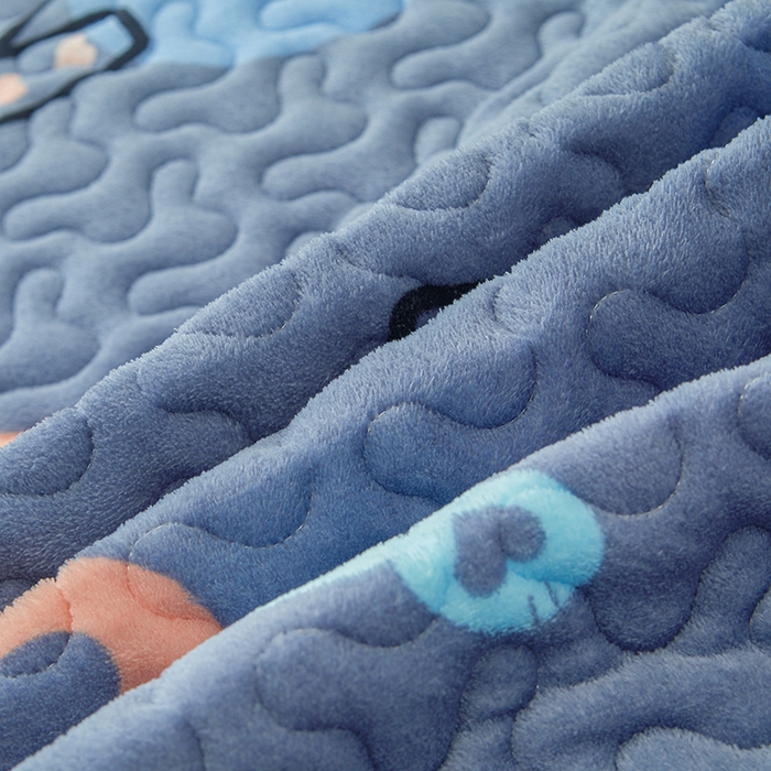 91家纺网 家纺一手货源 找家纺 艾裙海 2025新款蕾丝边牛奶绒床盖三件套 米奇妹妹