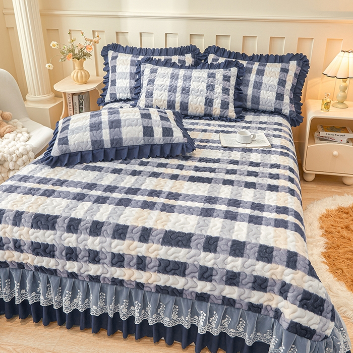 91家纺网 家纺一手货源 找家纺 艾裙海 2025新款蕾丝边牛奶绒床盖三件套 朦胧格灰兰