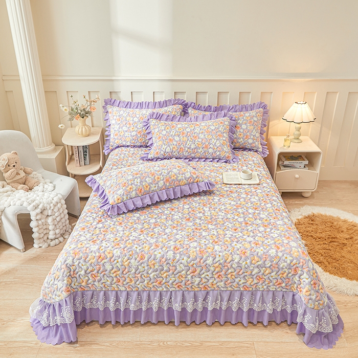 91家纺网 家纺一手货源 找家纺 艾裙海 2025新款蕾丝边牛奶绒床盖三件套 花漾-紫