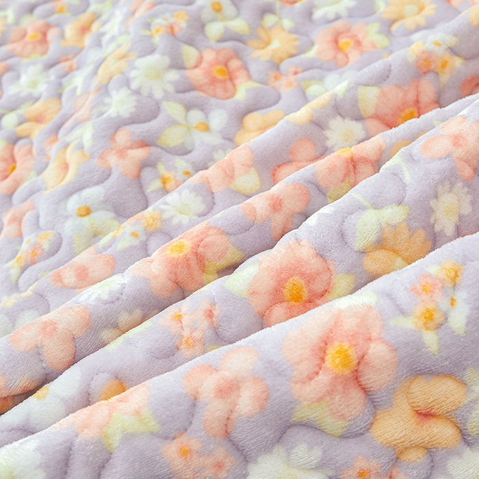 91家纺网 家纺一手货源 找家纺 艾裙海 2025新款蕾丝边牛奶绒床盖三件套 花漾-紫