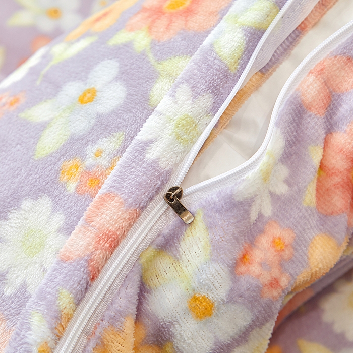 91家纺网 家纺一手货源 找家纺 艾裙海 2025新款蕾丝边牛奶绒床盖三件套 花漾-紫