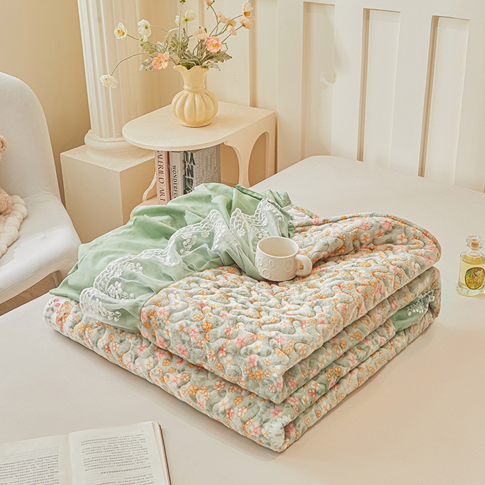 91家纺网 家纺一手货源 找家纺 艾裙海 2025新款蕾丝边牛奶绒床盖三件套 花间兔-绿