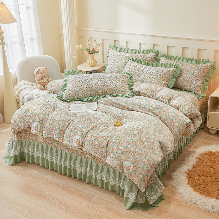 91家纺网 家纺一手货源 找家纺 艾裙海 2025新款蕾丝边牛奶绒床盖三件套 花间兔-绿