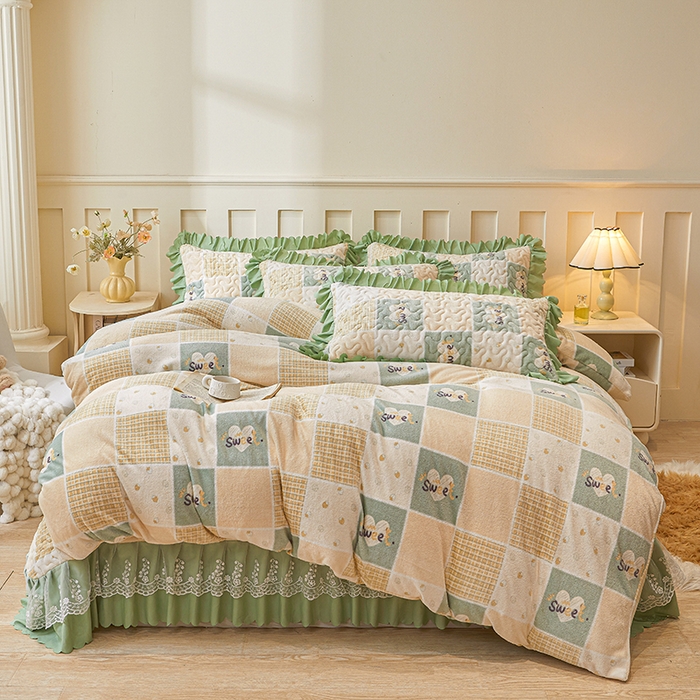 91家纺网 家纺一手货源 找家纺 艾裙海 2025新款蕾丝边牛奶绒床盖三件套 梦想家-绿