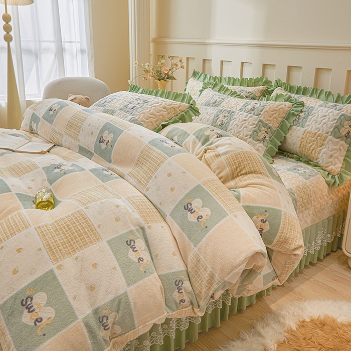 91家纺网 家纺一手货源 找家纺 艾裙海 2025新款蕾丝边牛奶绒床盖三件套 梦想家-绿