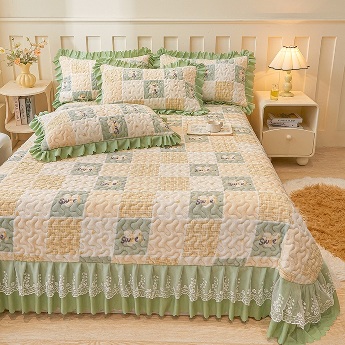 91家纺网 家纺一手货源 找家纺 艾裙海 2025新款蕾丝边牛奶绒床盖三件套 梦想家-绿