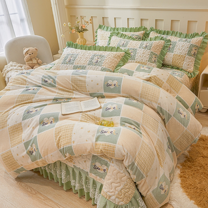 91家纺网 家纺一手货源 找家纺 艾裙海 2025新款蕾丝边牛奶绒床盖三件套 梦想家-绿