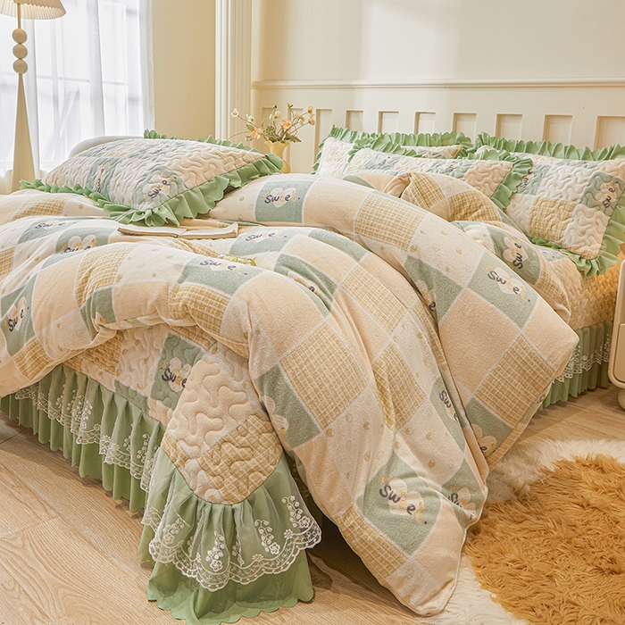 91家纺网 家纺一手货源 找家纺 艾裙海 2025新款蕾丝边牛奶绒床盖三件套 梦想家-绿