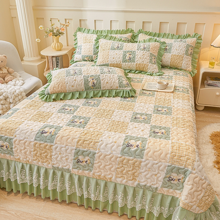 91家纺网 家纺一手货源 找家纺 艾裙海 2025新款蕾丝边牛奶绒床盖三件套 梦想家-绿