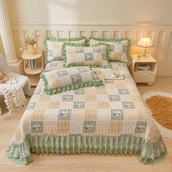 91家纺网 家纺一手货源 找家纺 艾裙海 2025新款蕾丝边牛奶绒床盖三件套 梦想家-绿