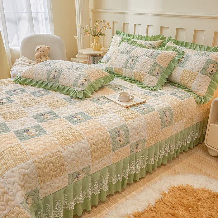 91家纺网 家纺一手货源 找家纺 艾裙海 2025新款蕾丝边牛奶绒床盖三件套 梦想家-绿