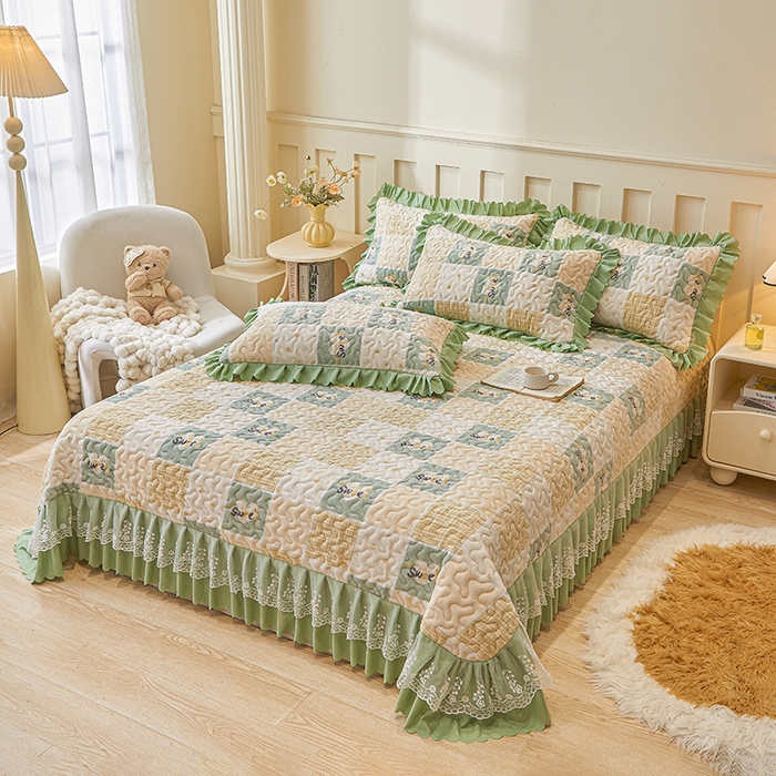 91家纺网 家纺一手货源 找家纺 艾裙海 2025新款蕾丝边牛奶绒床盖三件套 梦想家-绿