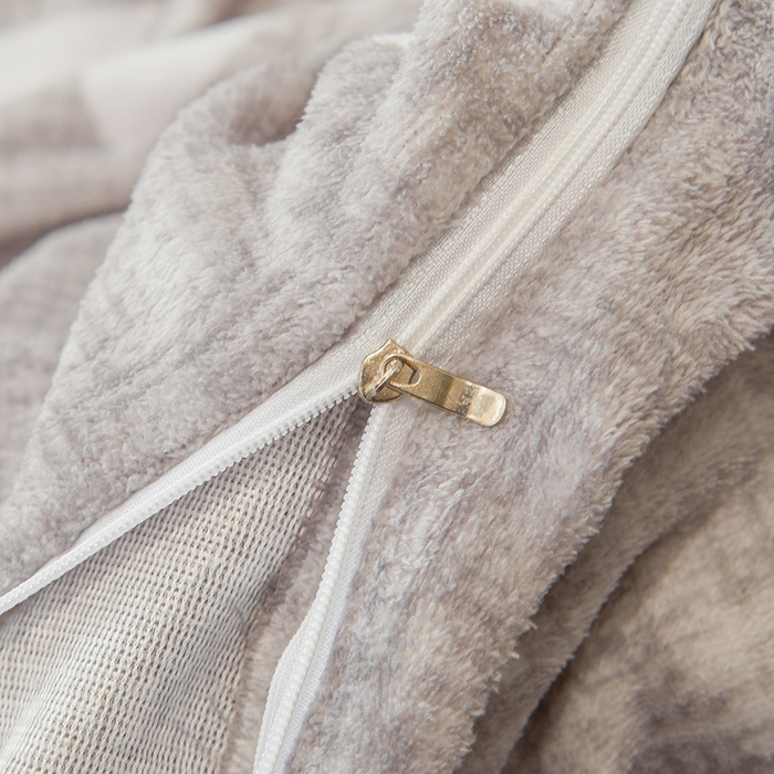 91家纺网 家纺一手货源 找家纺 艾裙海 2025新款蕾丝边牛奶绒床盖三件套 几何-灰