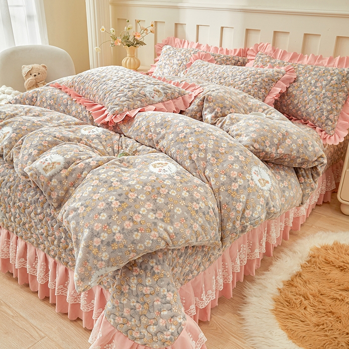 艾裙海 2025新款蕾丝边牛奶绒床盖四件套 花间兔