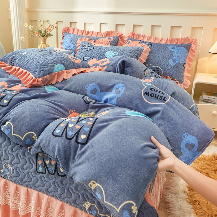 91家纺网 家纺一手货源 找家纺 艾裙海 2025新款蕾丝边牛奶绒床盖四件套 米奇妹妹