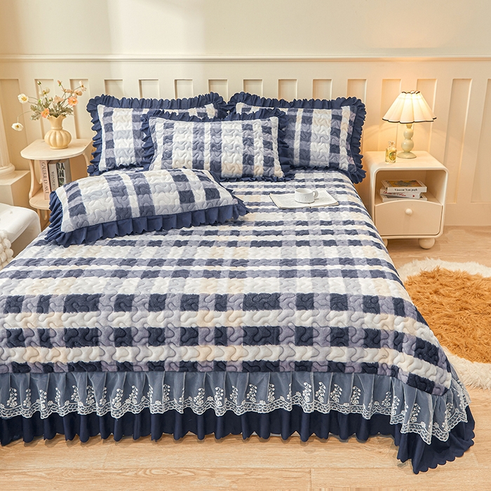 91家纺网 家纺一手货源 找家纺 艾裙海 2025新款蕾丝边牛奶绒床盖四件套 朦胧格灰兰