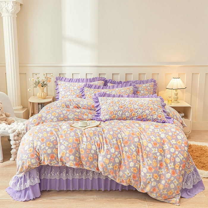 91家纺网 家纺一手货源 找家纺 艾裙海 2025新款蕾丝边牛奶绒床盖四件套 花漾-紫