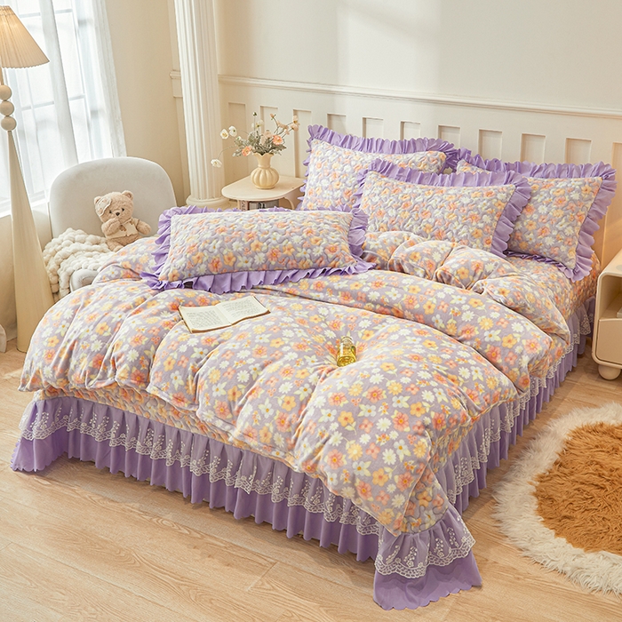 91家纺网 家纺一手货源 找家纺 艾裙海 2025新款蕾丝边牛奶绒床盖四件套 花漾-紫