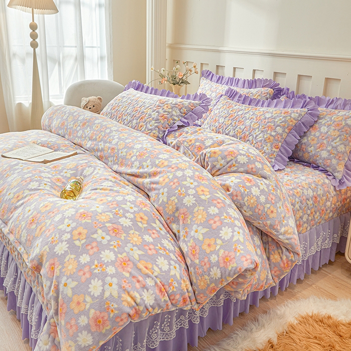 91家纺网 家纺一手货源 找家纺 艾裙海 2025新款蕾丝边牛奶绒床盖四件套 花漾-紫