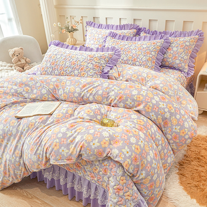 91家纺网 家纺一手货源 找家纺 艾裙海 2025新款蕾丝边牛奶绒床盖四件套 花漾-紫