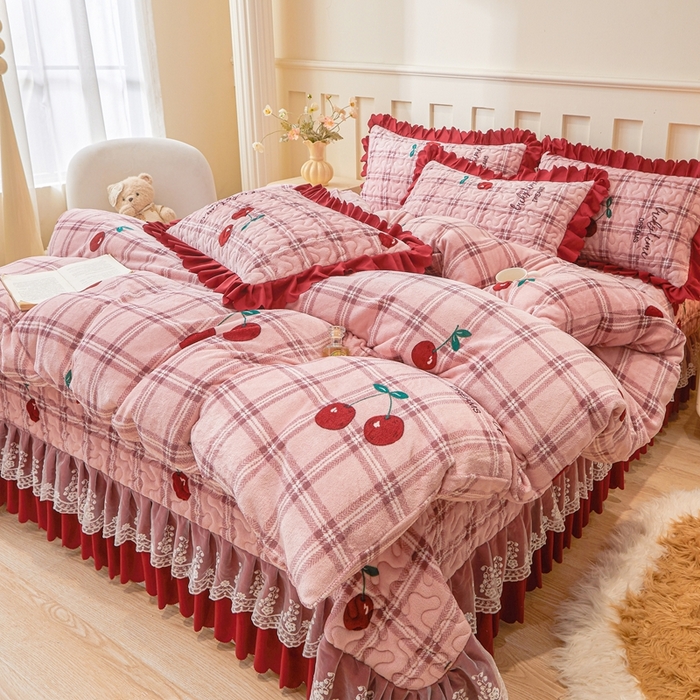 艾裙海 2025新款蕾丝边牛奶绒床盖四件套 樱桃之恋