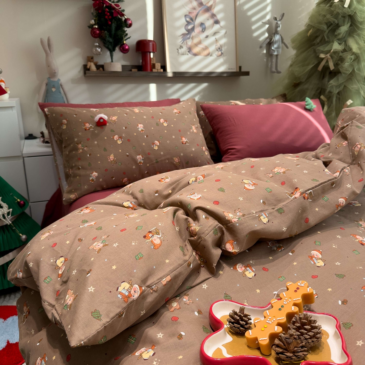 91家纺网 家纺一手货源 找家纺 呗旺鹿 2025新款全棉纯棉有氧双层纱圣诞气氛款四件套 圣诞手账 咖