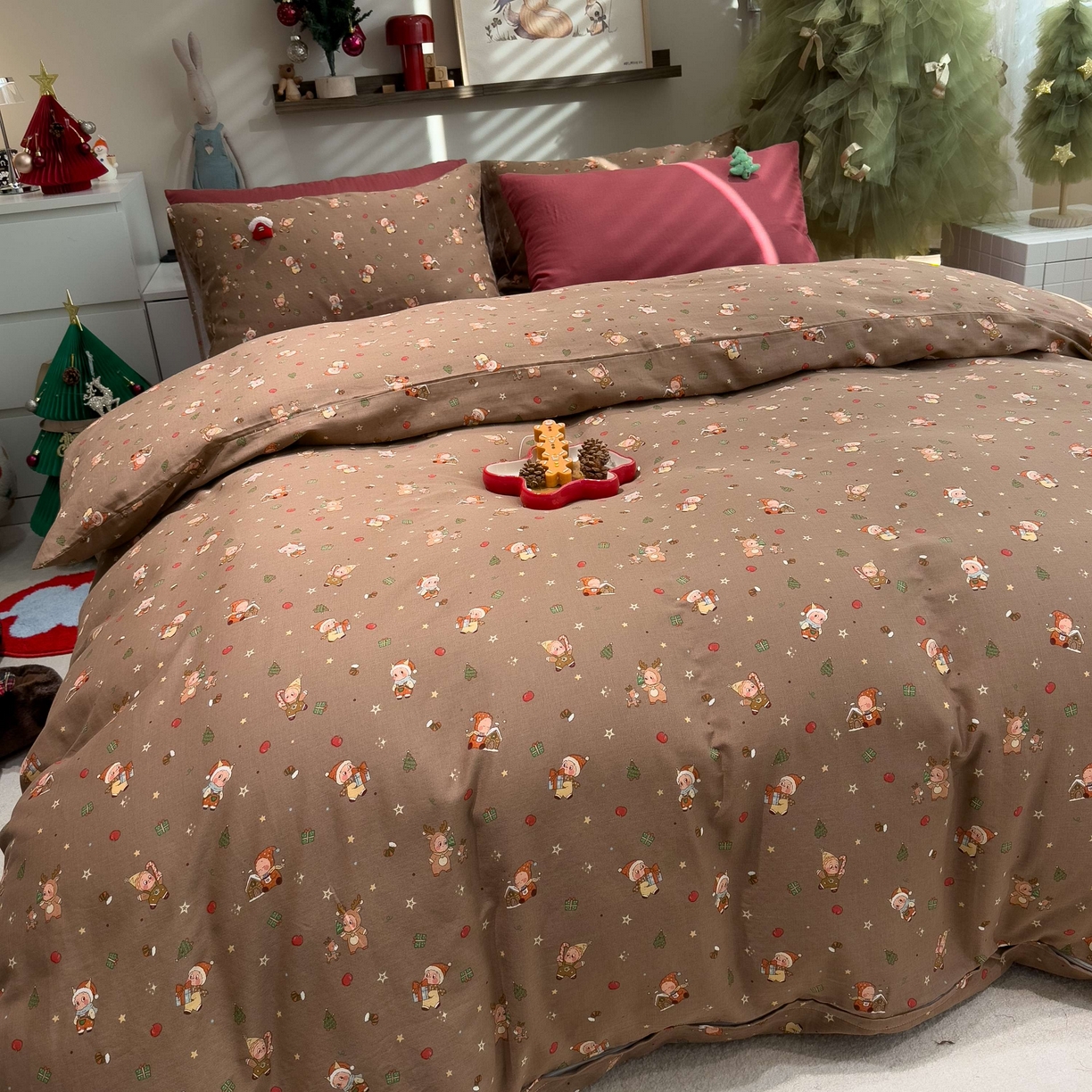 91家纺网 家纺一手货源 找家纺 呗旺鹿 2025新款全棉纯棉有氧双层纱圣诞气氛款四件套 圣诞手账 咖