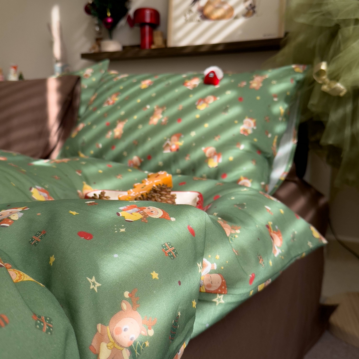 91家纺网 家纺一手货源 找家纺 呗旺鹿 2025新款全棉纯棉有氧双层纱圣诞气氛款四件套 圣诞手账 绿