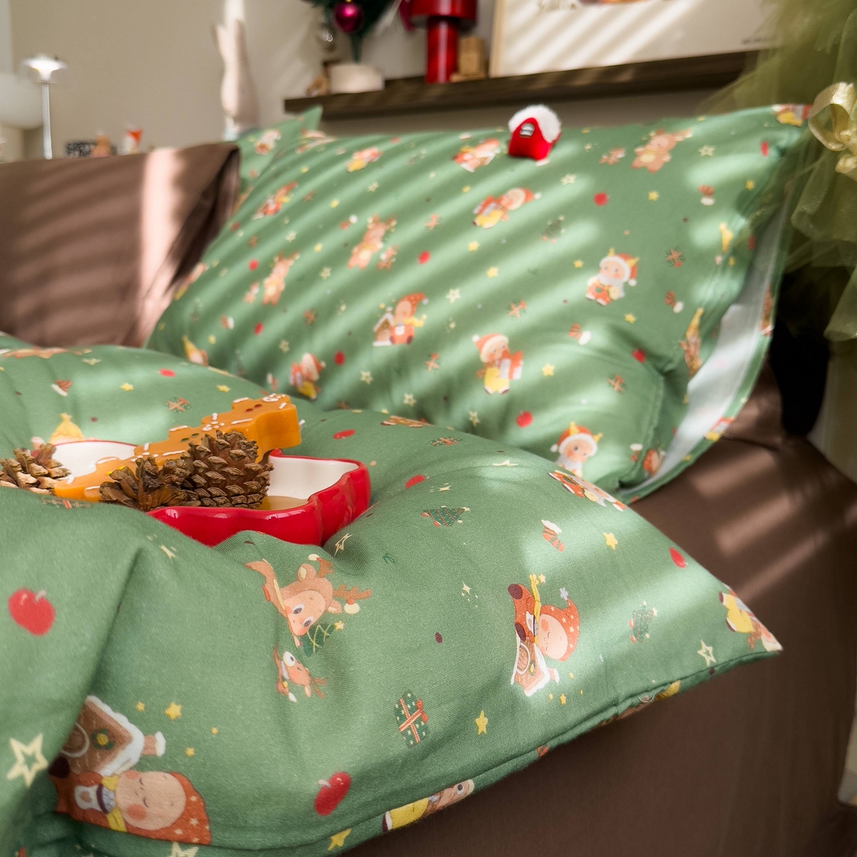 91家纺网 家纺一手货源 找家纺 呗旺鹿 2025新款全棉纯棉有氧双层纱圣诞气氛款四件套 圣诞手账 绿