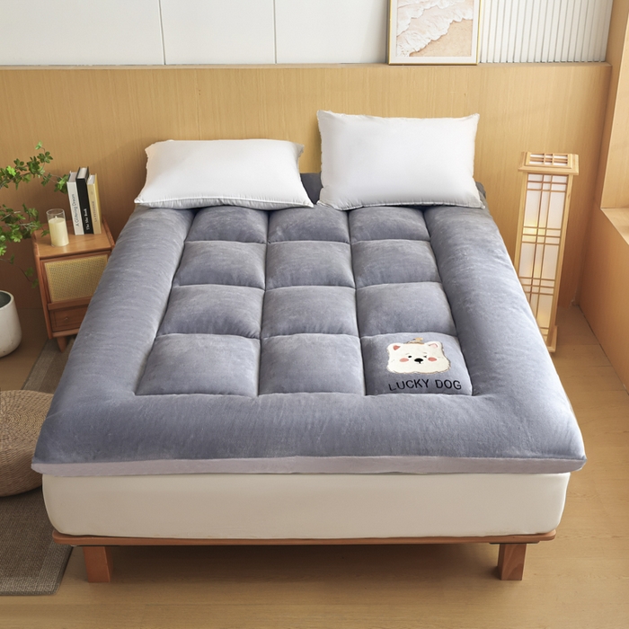 91家纺网 家纺一手货源 找家纺 （总）2025新款纯色牛奶绒贴布绣床垫床褥子床褥垫