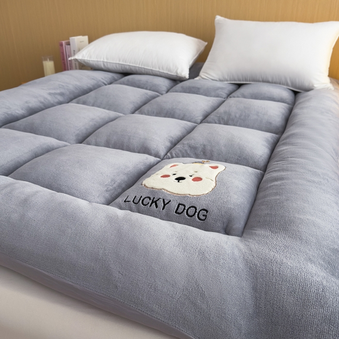 91家纺网 家纺一手货源 找家纺 （总）2025新款纯色牛奶绒贴布绣床垫床褥子床褥垫