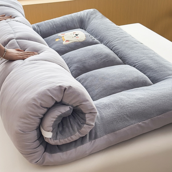 91家纺网 家纺一手货源 找家纺 （总）2025新款纯色牛奶绒贴布绣床垫床褥子床褥垫