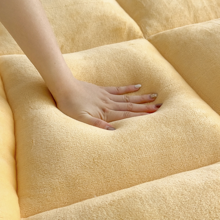 91家纺网 家纺一手货源 找家纺 2025新款纯色牛奶绒贴布绣床垫床褥子床褥垫 黄色