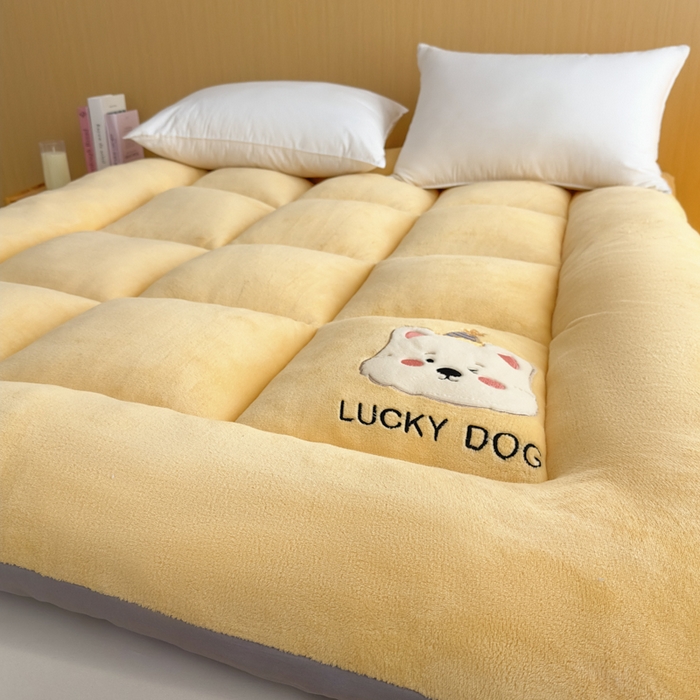 91家纺网 家纺一手货源 找家纺 2025新款纯色牛奶绒贴布绣床垫床褥子床褥垫 黄色