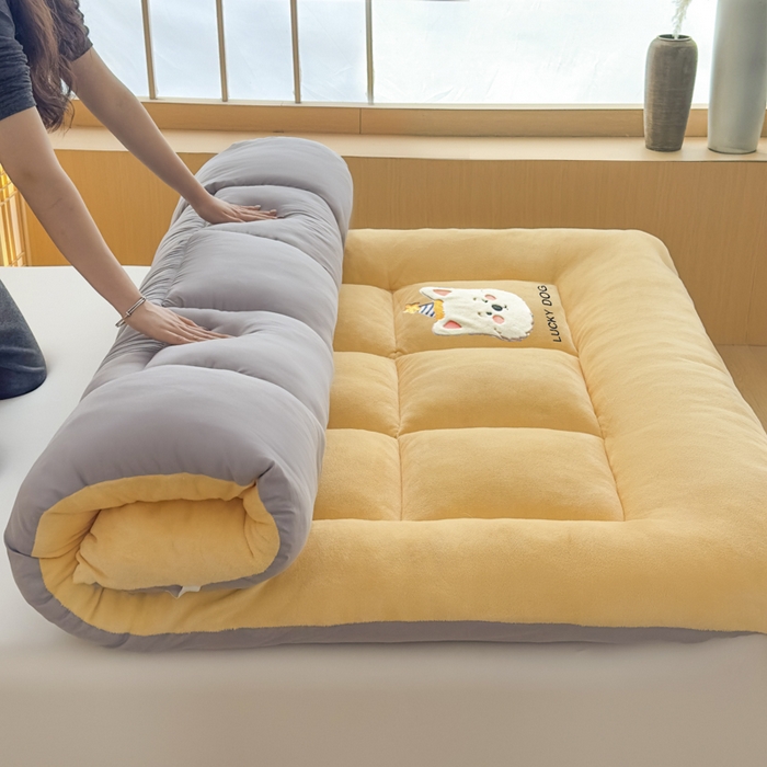 91家纺网 家纺一手货源 找家纺 2025新款纯色牛奶绒贴布绣床垫床褥子床褥垫 黄色