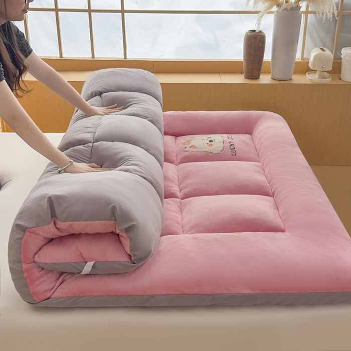 91家纺网 家纺一手货源 找家纺 2025新款纯色牛奶绒贴布绣床垫床褥子床褥垫 粉色