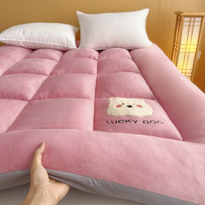 2025新款纯色牛奶绒贴布绣床垫床褥子床褥垫 粉色