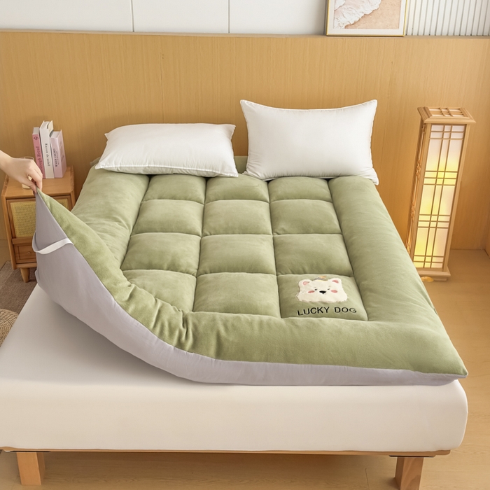 91家纺网 家纺一手货源 找家纺 2025新款纯色牛奶绒贴布绣床垫床褥子床褥垫 绿色