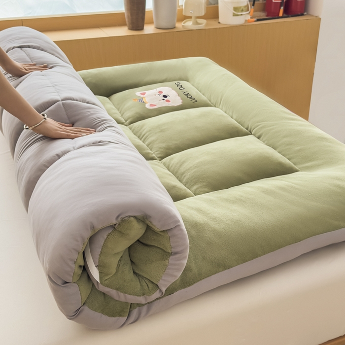 91家纺网 家纺一手货源 找家纺 2025新款纯色牛奶绒贴布绣床垫床褥子床褥垫 绿色