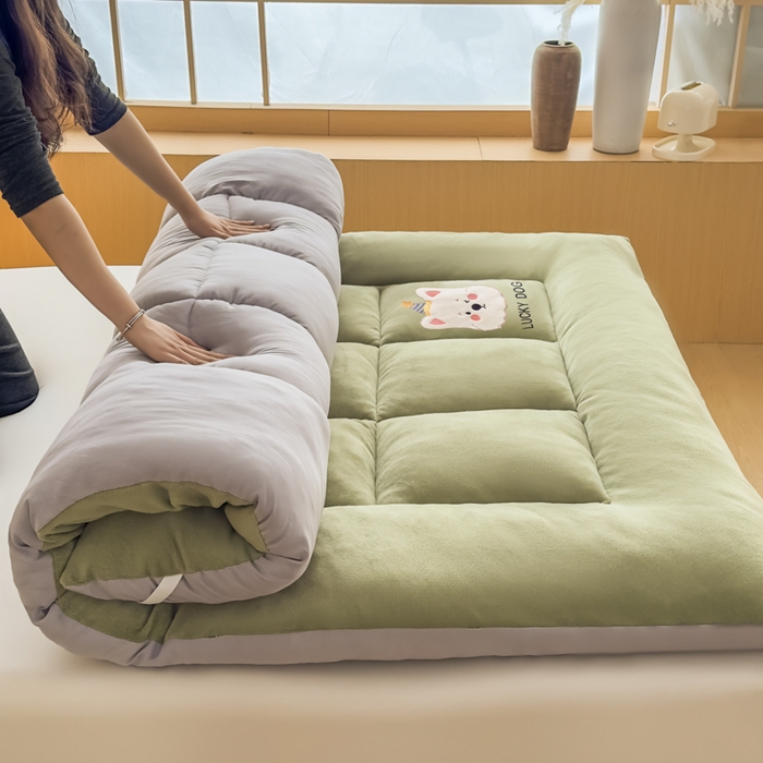 91家纺网 家纺一手货源 找家纺 2025新款纯色牛奶绒贴布绣床垫床褥子床褥垫 绿色