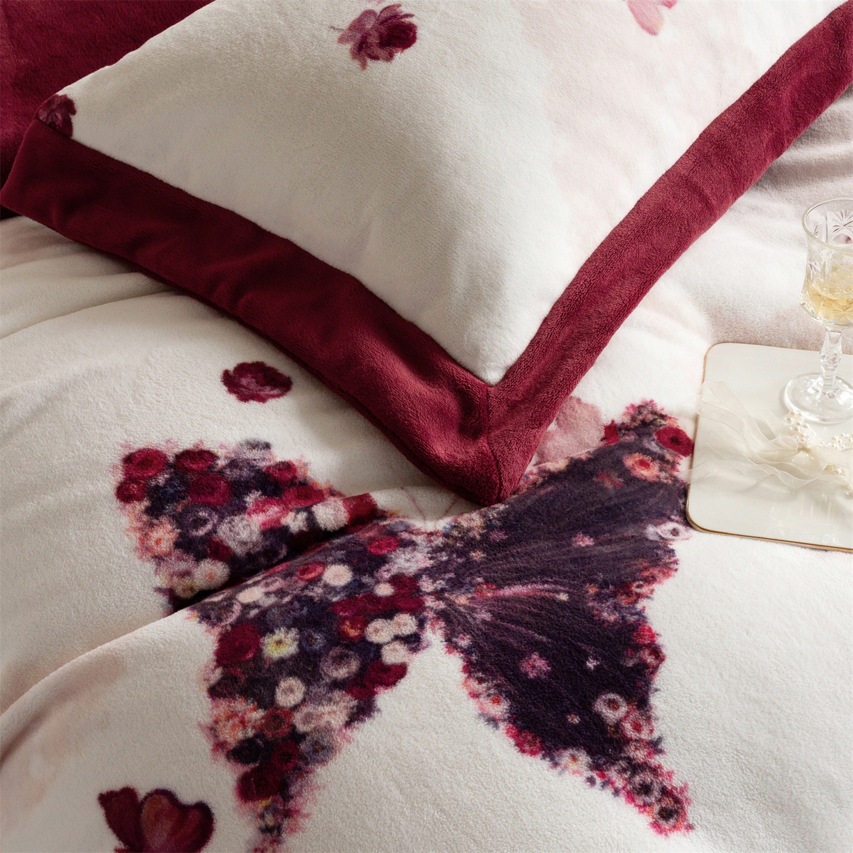 91家纺网 家纺一手货源 找家纺 馨蕊 2025新款意大利进口煦暖绒拼角工艺秋冬轻奢煦暖绒系列四件套-绒澜心 会员-10【券后控价338/358】 绒澜心-温莎红