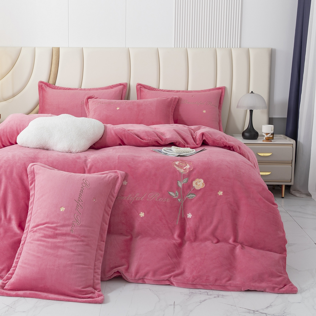 91家纺网 家纺一手货源 找家纺 （总）贝尔 2025新款牛奶绒刺绣四件套-花语系列