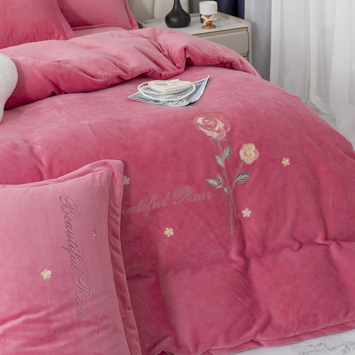 91家纺网 家纺一手货源 找家纺 （总）贝尔 2025新款牛奶绒刺绣四件套-花语系列